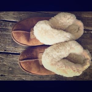 Ugg slippers size 6